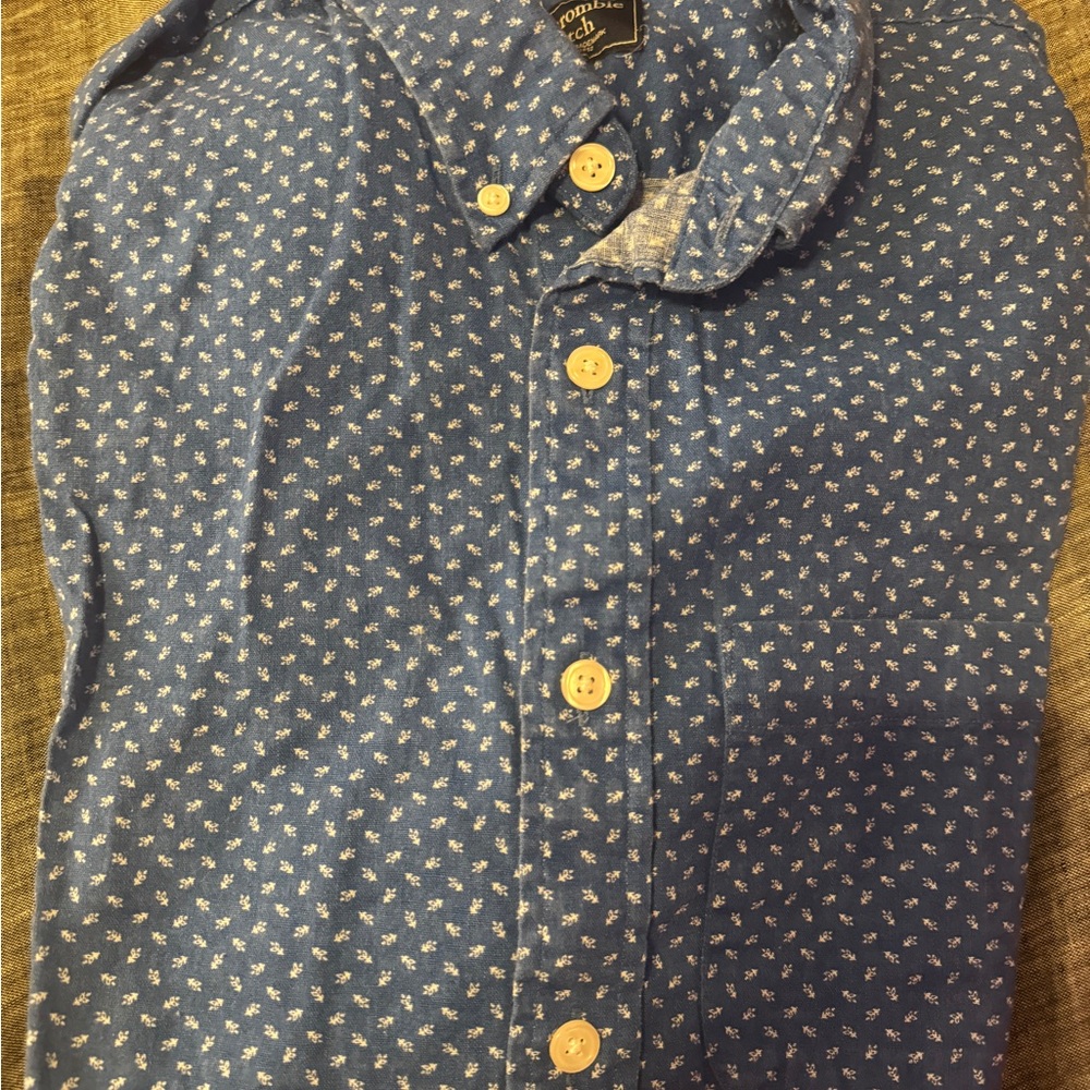 Abercrombie & Fitch Blue and White Polka Dot Casual Shirt